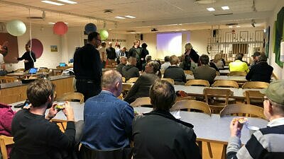 ett 50-tal personer deltog i mötet om översvämningarna vid Ringsjön