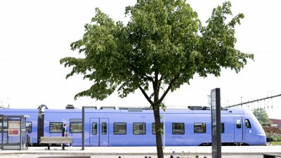 Bild på ett pågatåg som står vid Eslövs station.