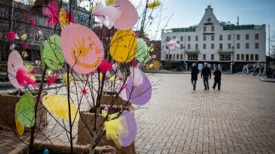 Påskpynt på Stora torg i Eslöv.