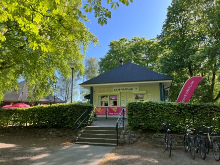 Cafe Våfflan en solig dag i maj.