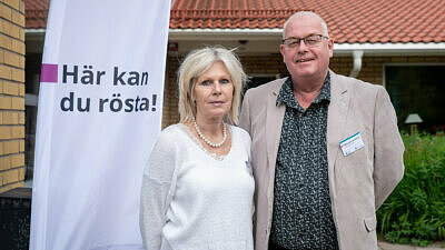 Kommundirektör Eva Hallberg och valnämndens ordförande Tony Hansson besöker alla vallokaler på valdagen.